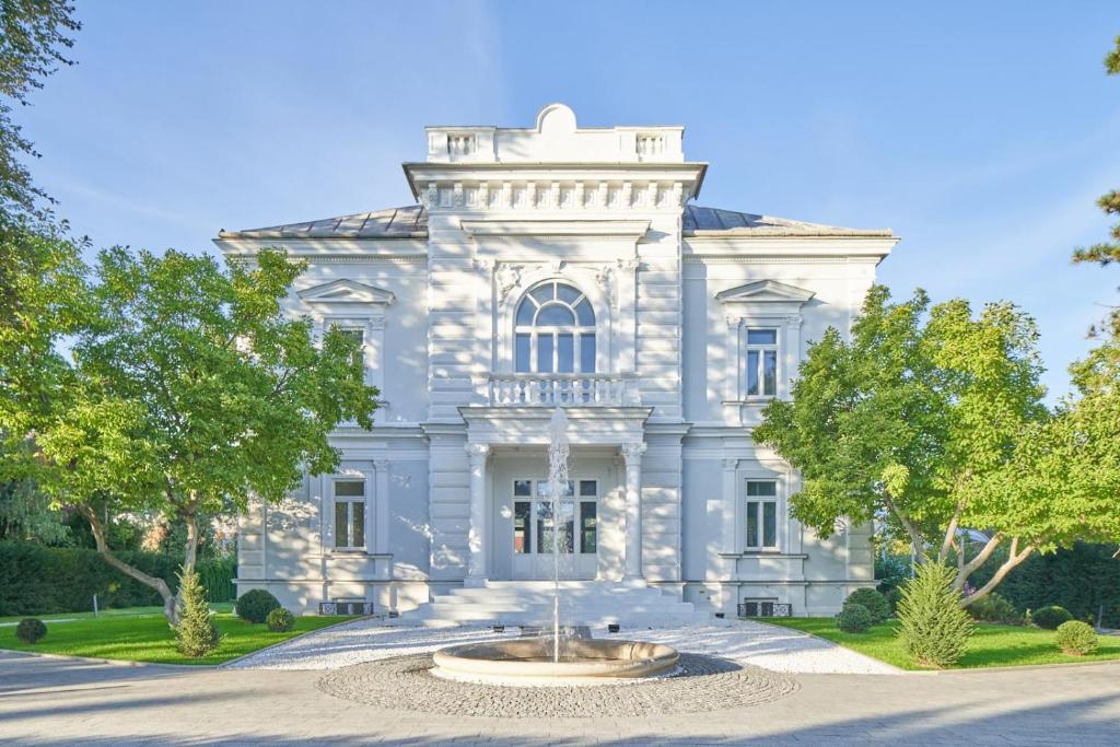 Villa Romana Apartments with Terrace & Private Entrance, place to stay near Wien Hauptbahnhof station