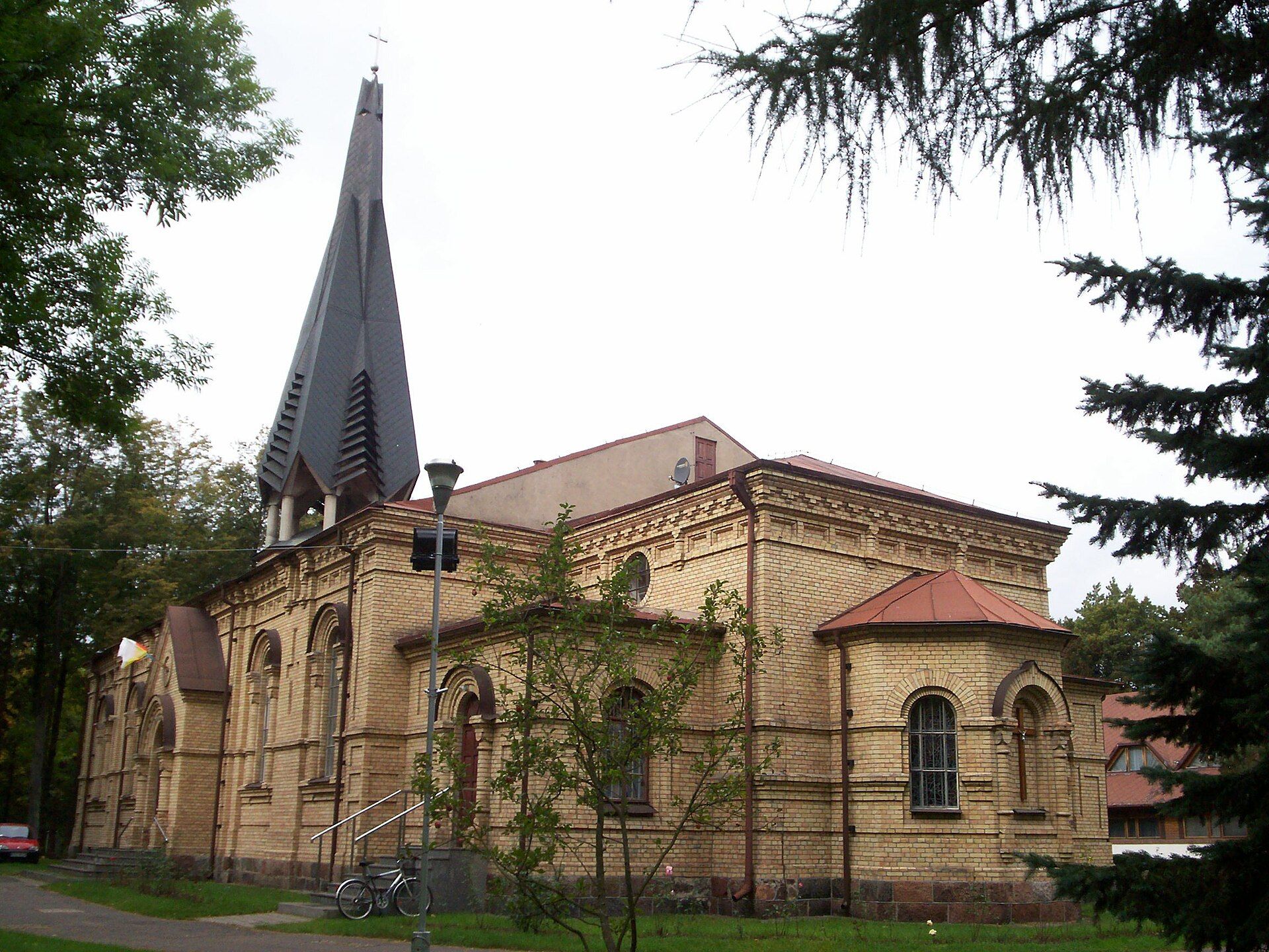 Kościół Matki Boskiej Częstochowskiej, atrakcja w pobliżu dworca Augustów