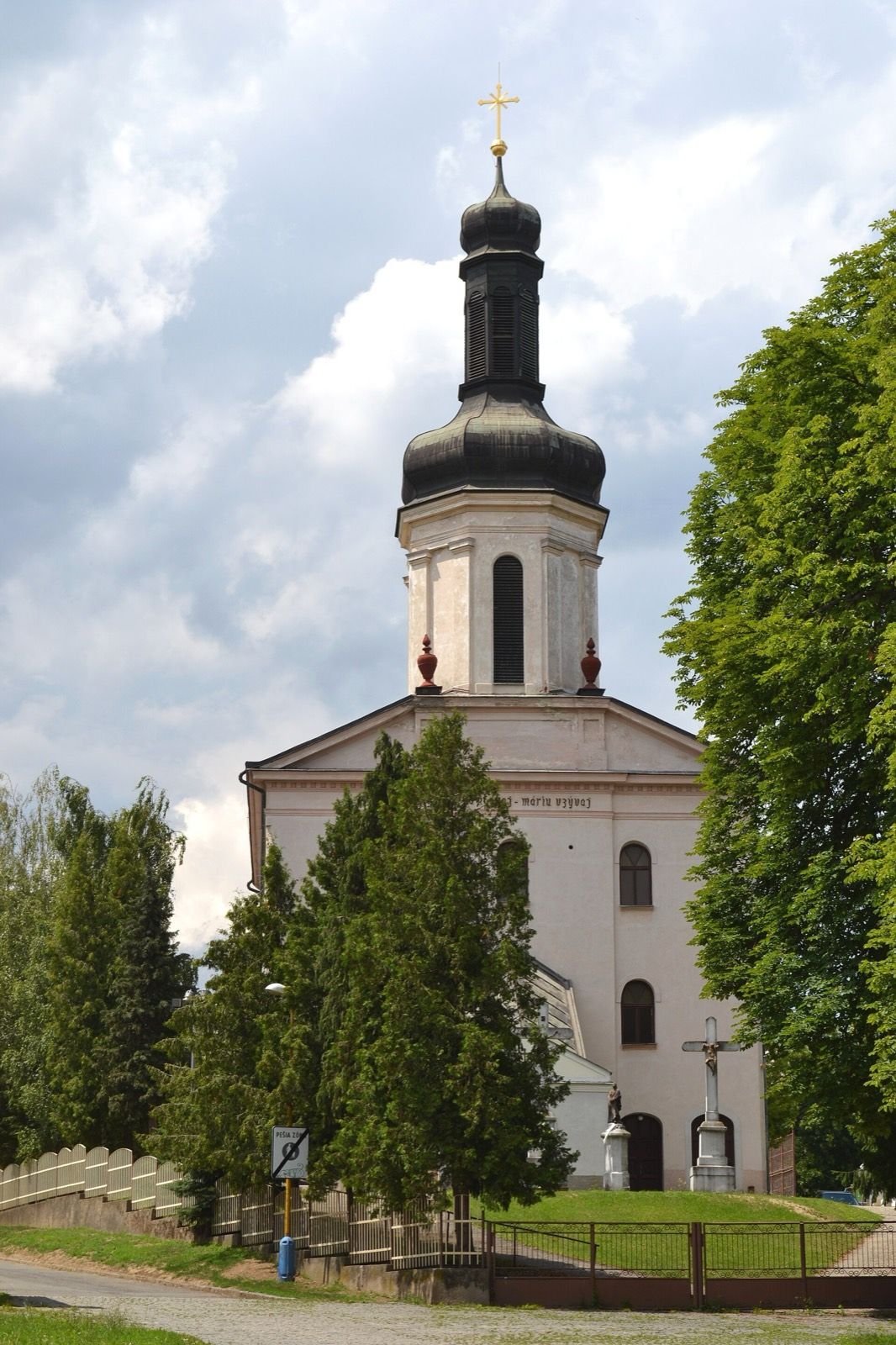 Římskokatolický kostel Panny Marie Sedmibolestné, atrakcja w pobliżu dworca Bohumin