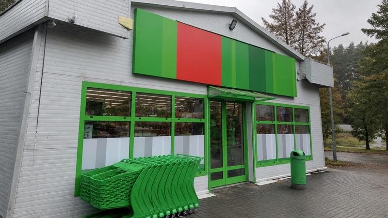 Delikatesy Centrum, sklep przy dworcu Chotyłów
