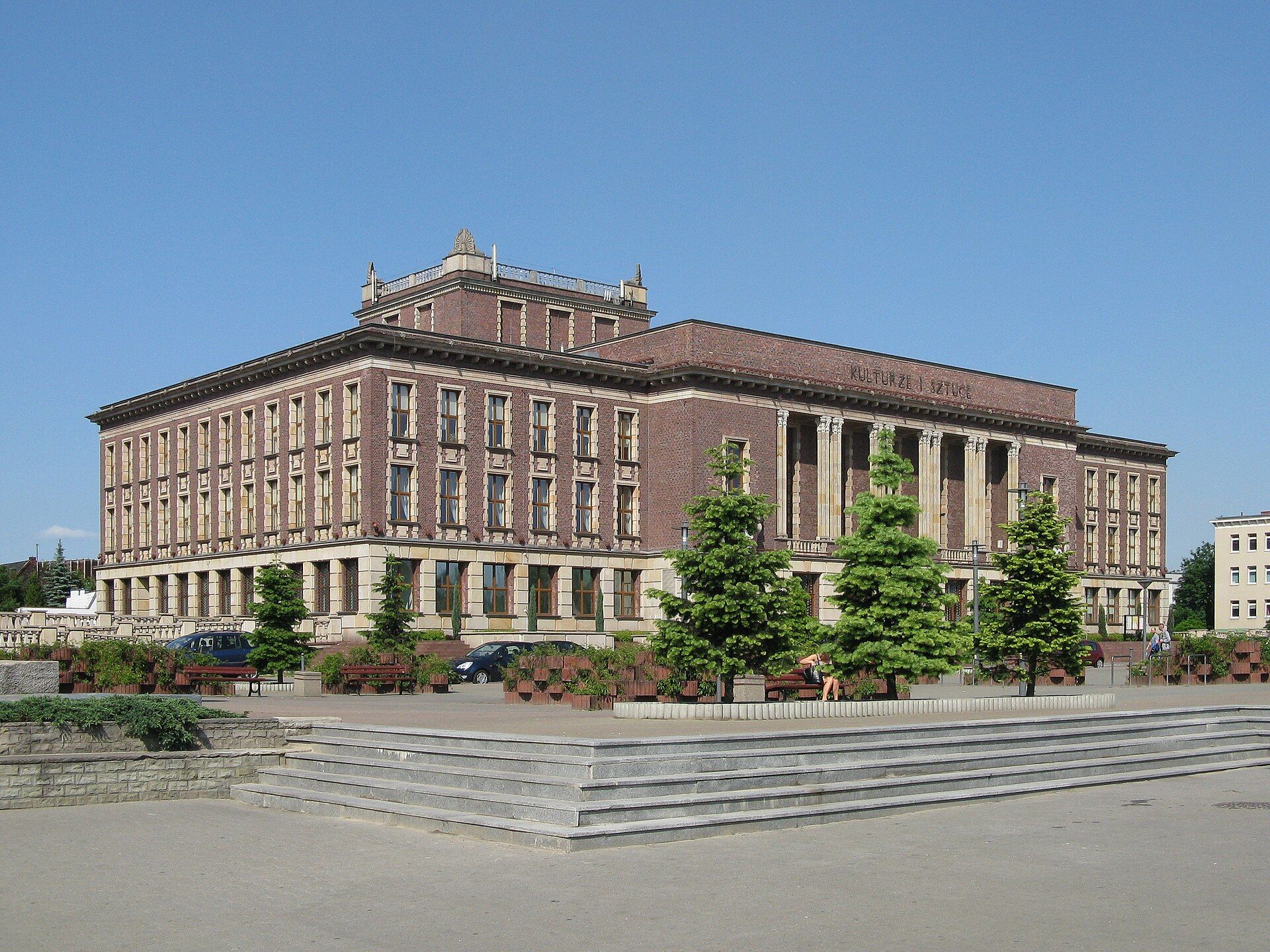 Pałac Kultury Zagłębia, atrakcja w pobliżu dworca Dąbrowa Górnicza
