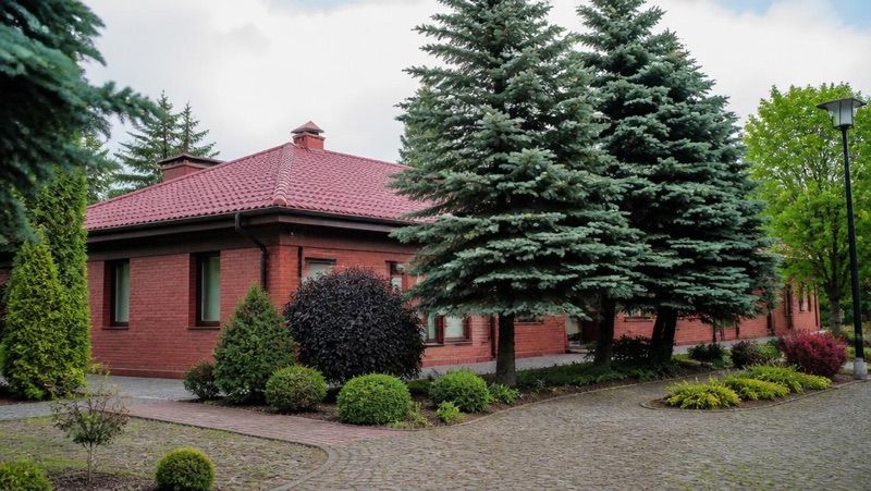 Sala Królestwa Świadków Jehowy w Dąbrowie Górniczej, atrakcja w pobliżu dworca Dąbrowa Górnicza Ząbkowice