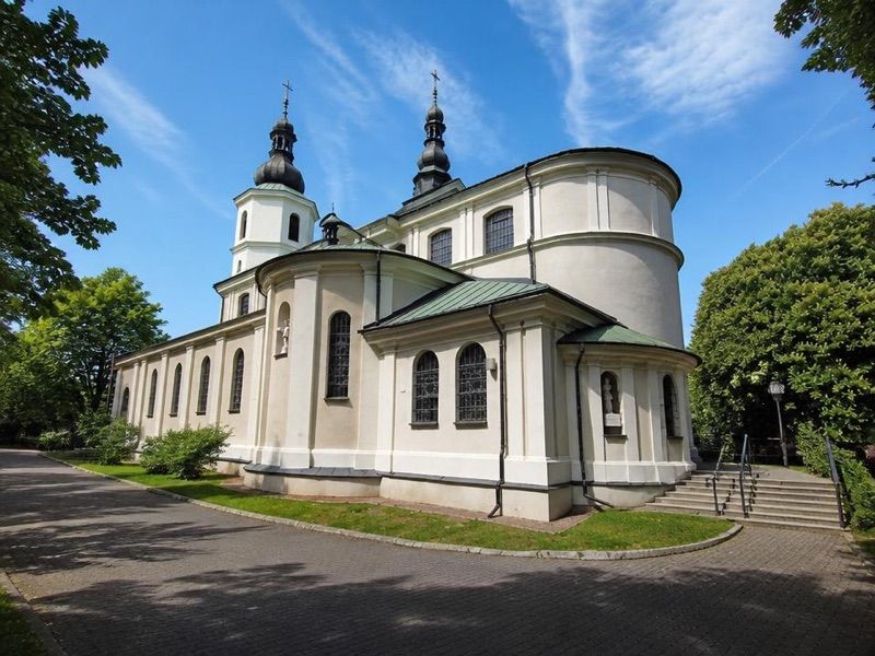 Kościół św. Antoniego z Padwy w Gołonogu, atrakcja w pobliżu dworca Dąbrowa Górnicza Ząbkowice
