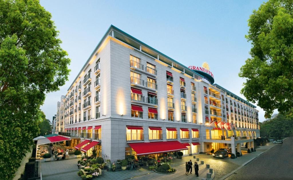 GRAND ELYSEE Hamburg, hotel blisko dworca Dammtor
