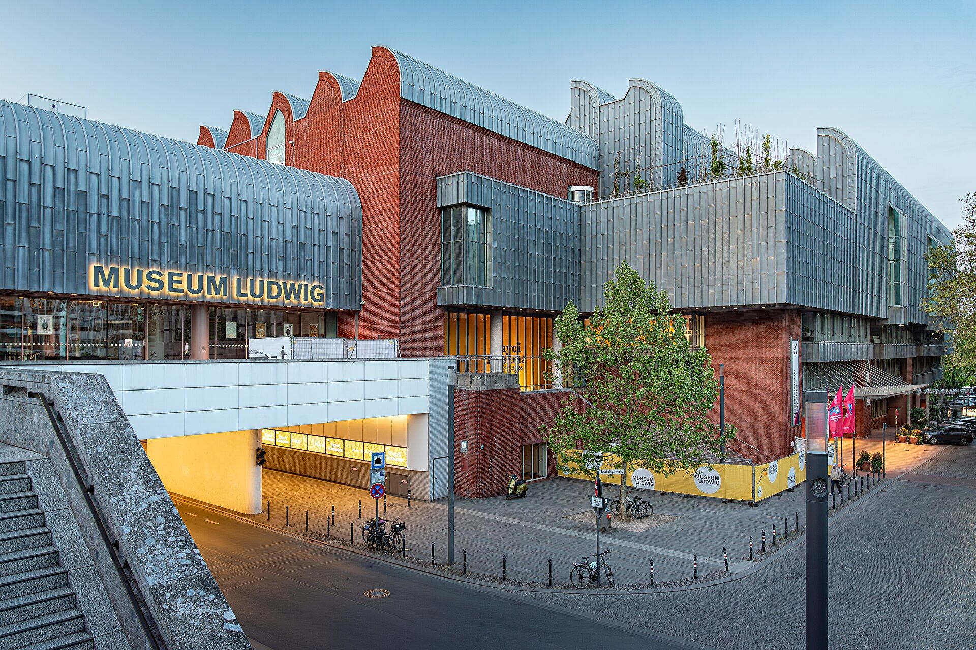 Museum Ludwig, atrakcja w pobliżu dworca Köln Hauptbahnhof