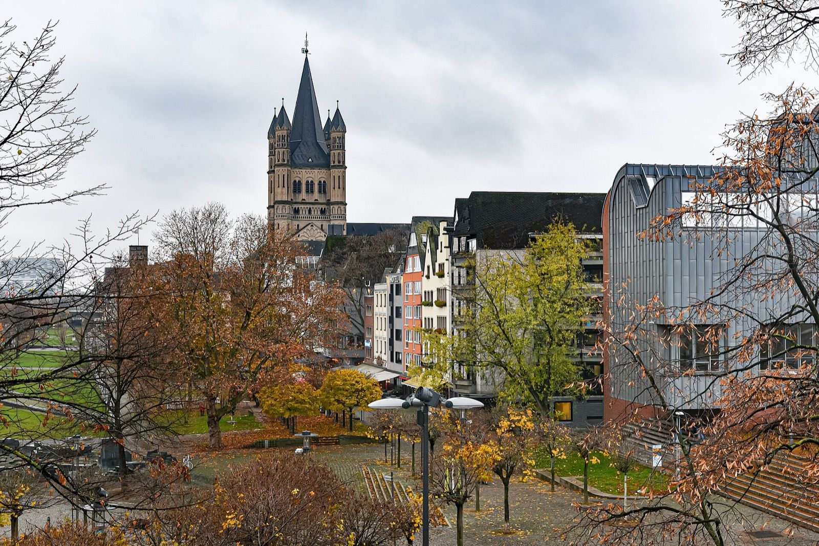 Rheingarten, atrakcja w pobliżu dworca Köln Hauptbahnhof