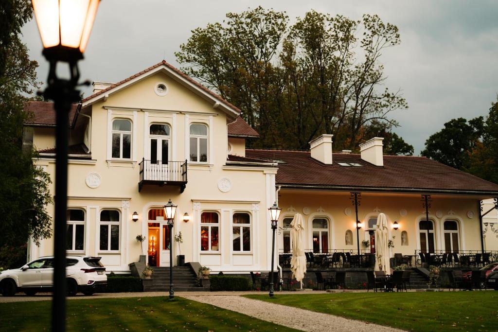 Dwór na Wolicy, place to stay near Dębica station