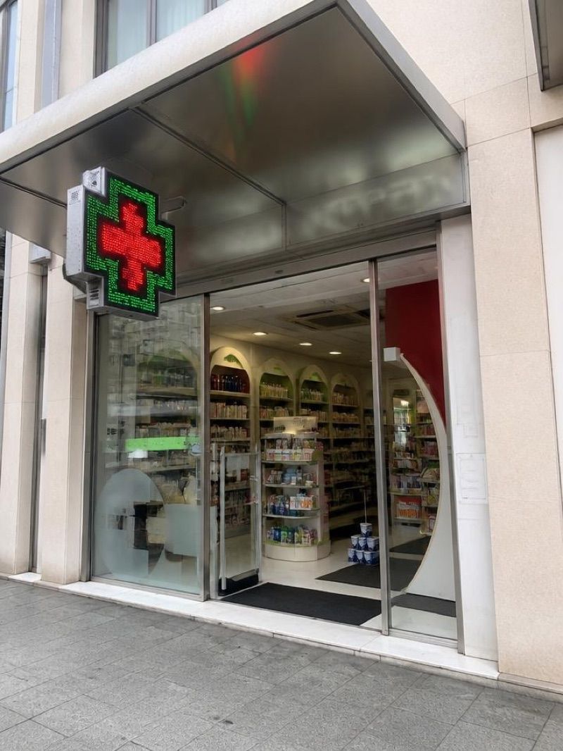 SANTANDER CENTRAL PHARMACY, sklep przy dworcu Estacion de Santander