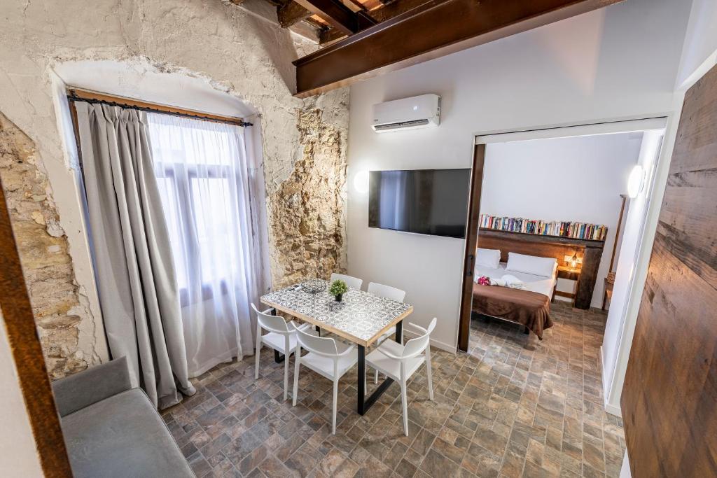 OLD TOWN EXPERIENCE CENTRAL Apartment, place to stay near Tarragona station