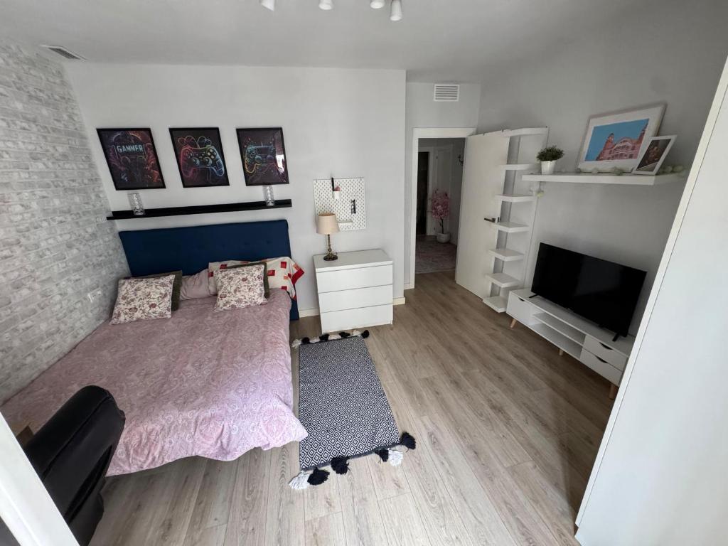 Habitación en el centro con balcón, place to stay near Joaquín Sorolla station