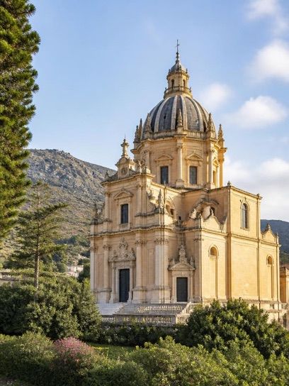 Iglesia de la Coronación de la Virgen, atrakcja w pobliżu dworca Zaragoza - Delicias