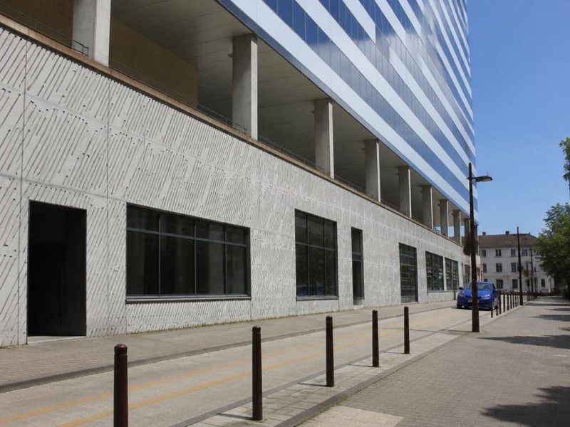 Intermarche, sklep przy dworcu Nantes