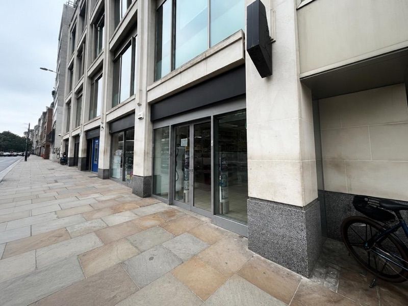 Tesco Express, sklep przy dworcu Euston