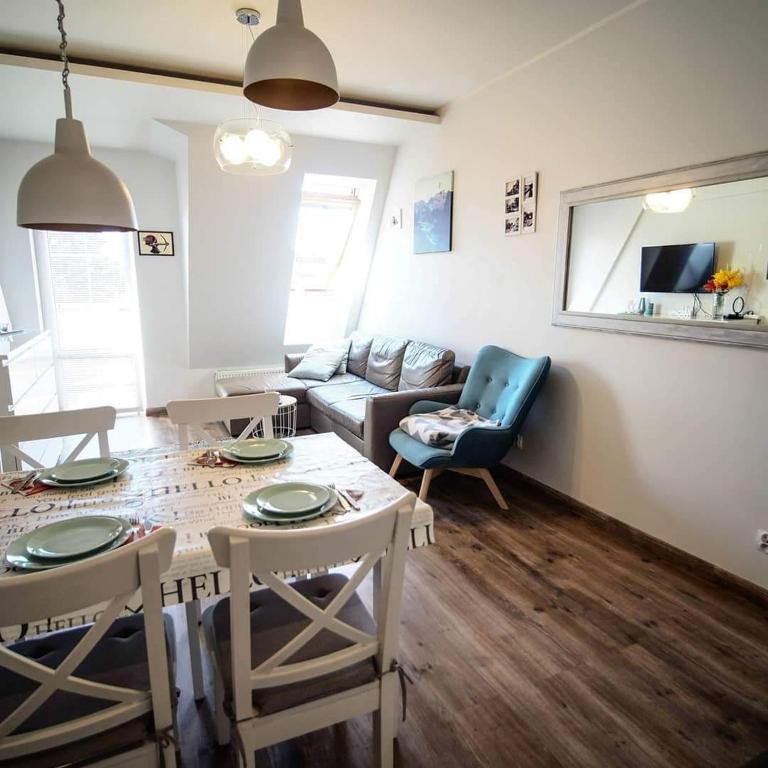 Sweet Nest Apartment, place to stay near Giżycko station