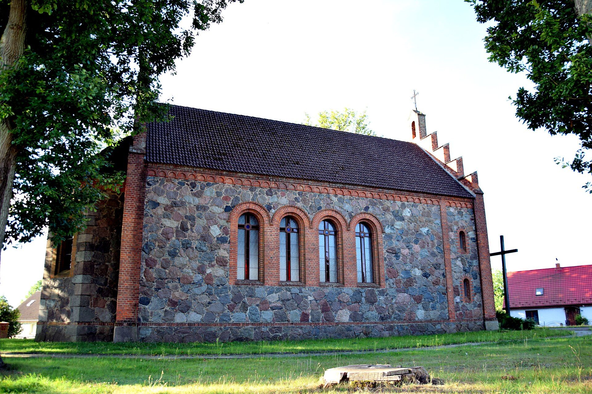 Kościół Rzymskokatolicki pw. św. Michała Archanioła, atrakcja w pobliżu dworca Goleszów Centrum