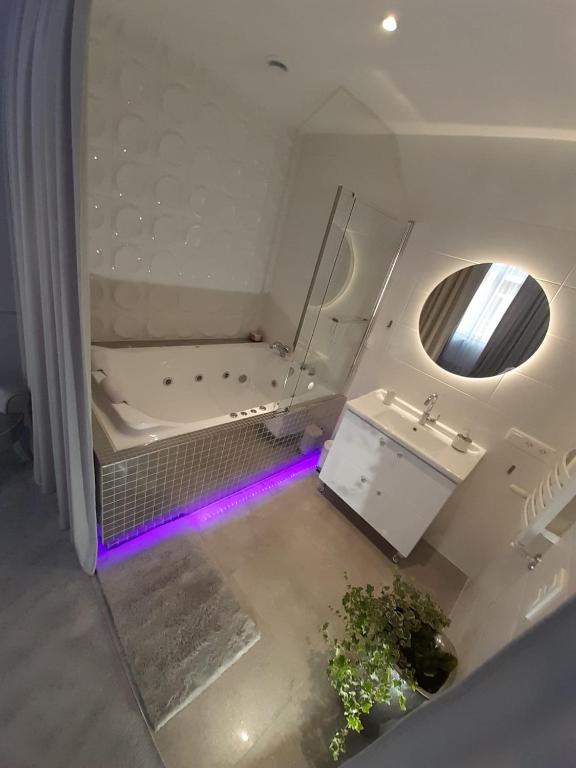 Apartamenty "PRZY KATEDRZE" GORZÓW - jacuzzi i klimatyzacja, place to stay near Gorzów Wielkopolski Wschodni station