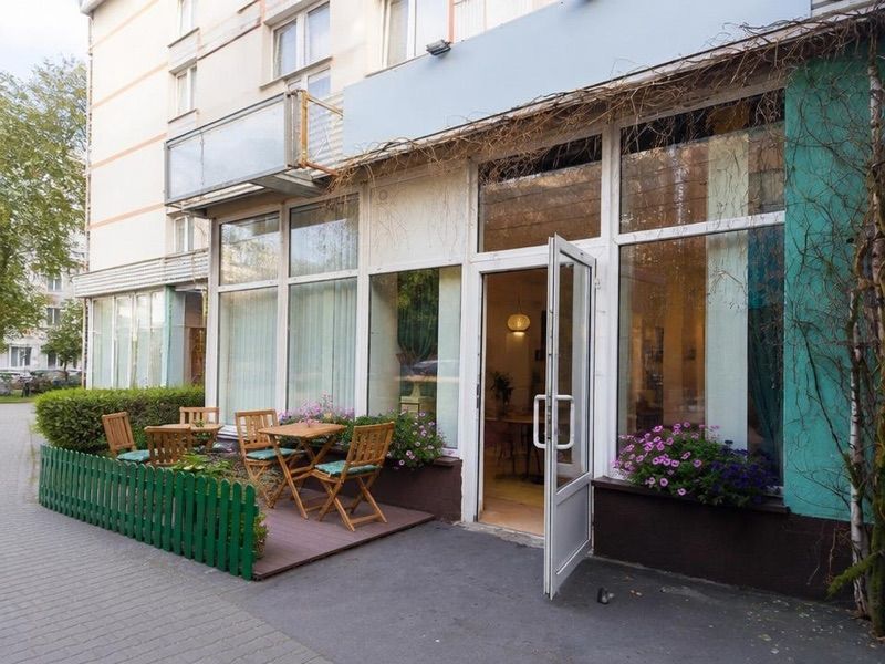 Kwiaciarnio -kawiarnia Kwiaty przy kawie, near Hajnówka station