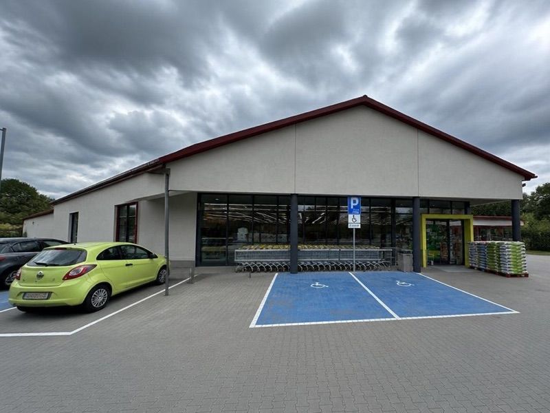 Biedronka, sklep przy dworcu Kalwaria Zebrzydowska