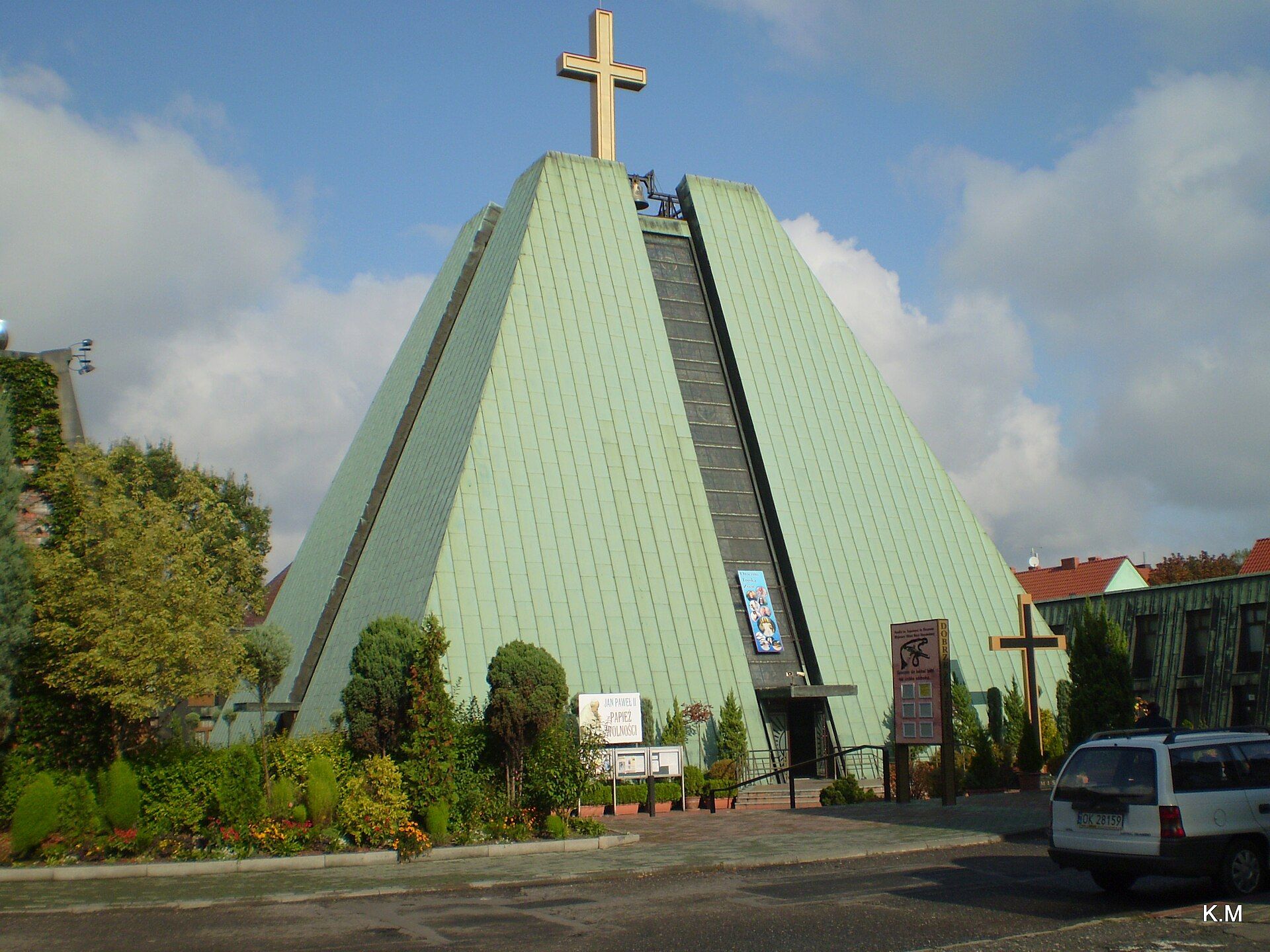 Parafia rzymskokatolicka św. Eugeniusza de Mazenod, atrakcja w pobliżu dworca Kędzierzyn-Koźle