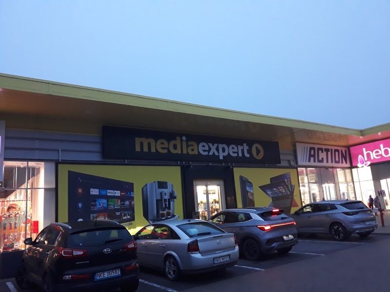 Centrum Handlowe Stop-Shop, shopping mall near Kętrzyn station