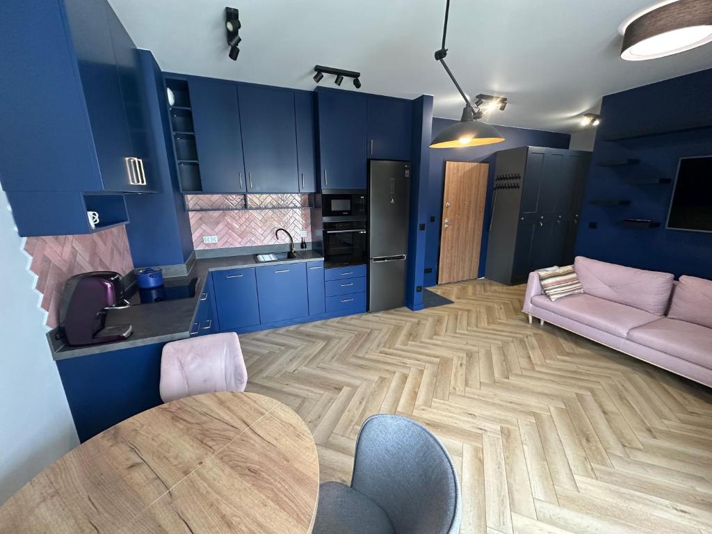 Pink Apartment Zabłocie, place to stay near Kraków Płaszów station