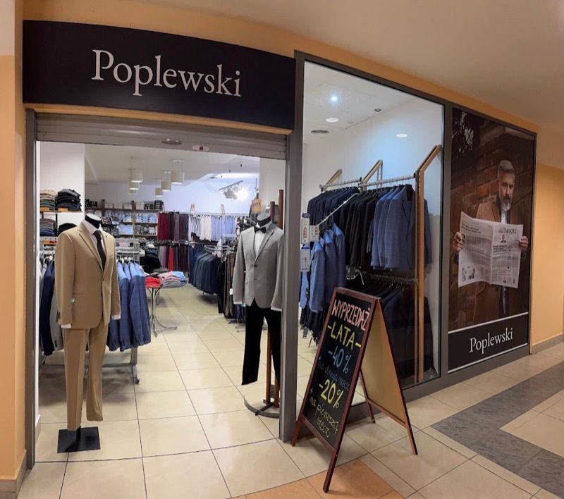 FULL-MARKET, shopping mall near Krosno station