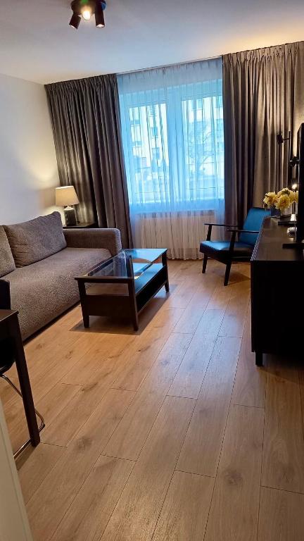 Apartament 2 pokoje , kuchnia, całe wyposażenie, Centrum, koło Sklepu, Free WiFi, place to stay near Krotoszyn station