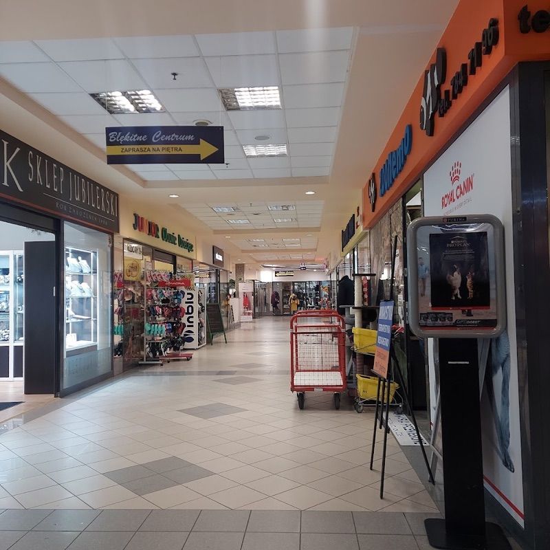 Centrum handlowe "Błękitne Centrum", shopping mall near Legionowo station