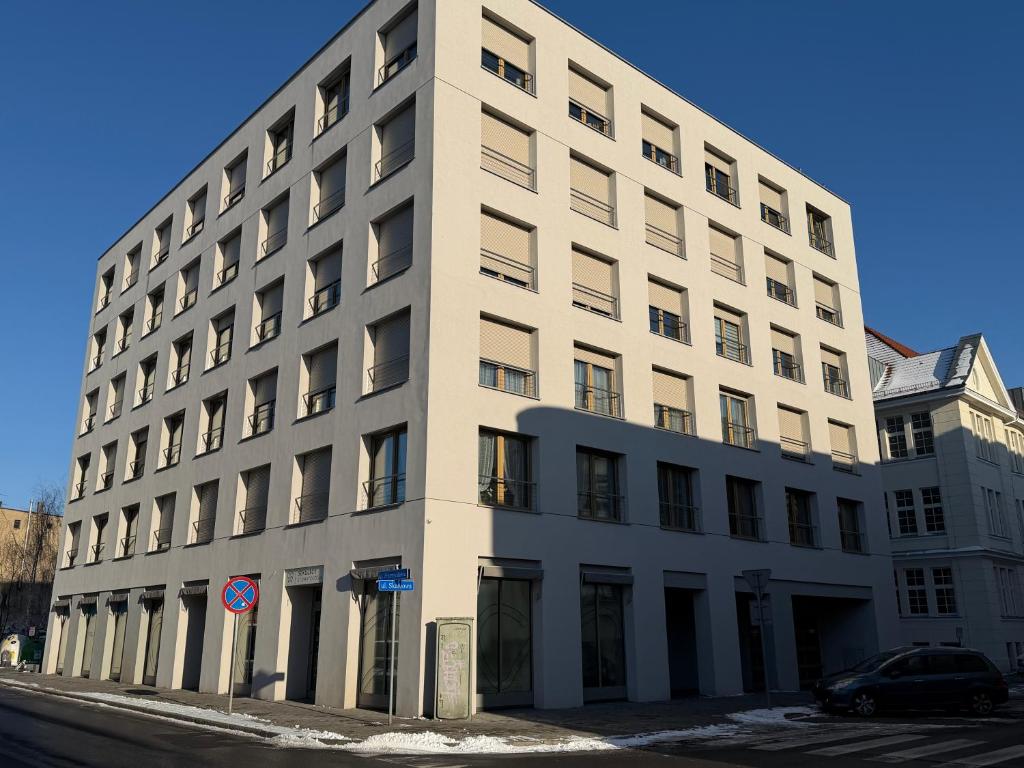 Apartament Skarbowa 1 A LUX 3 & Parking, place to stay near Leszno station