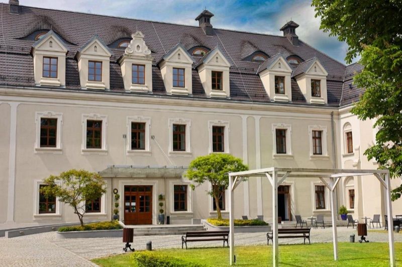 Hotel Zamek Lubliniec, place to stay near Lubliniec station