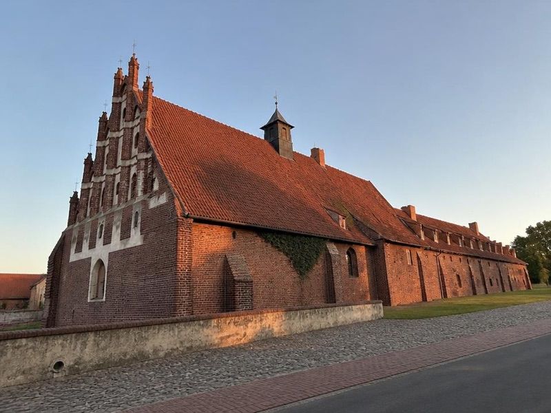 Kościół św. Wawrzyńca na Przedzamczu, atrakcja w pobliżu dworca Malbork