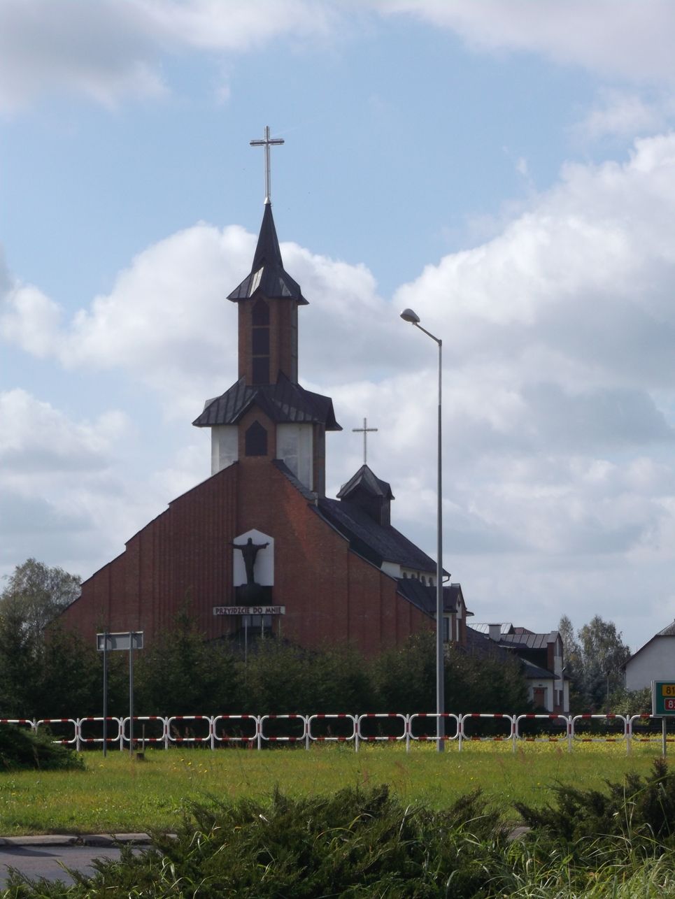 Kościół Rzymskokatolicki pw. Najświętszego Serca Jezusowego, atrakcja w pobliżu dworca Małkinia