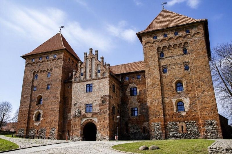 Muzeum Ziemi Nidzickiej - zamek na Mazurach, atrakcja w pobliżu dworca Nidzica