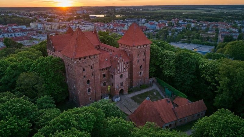 Park Zamkowy w Nidzicy, atrakcja w pobliżu dworca Nidzica