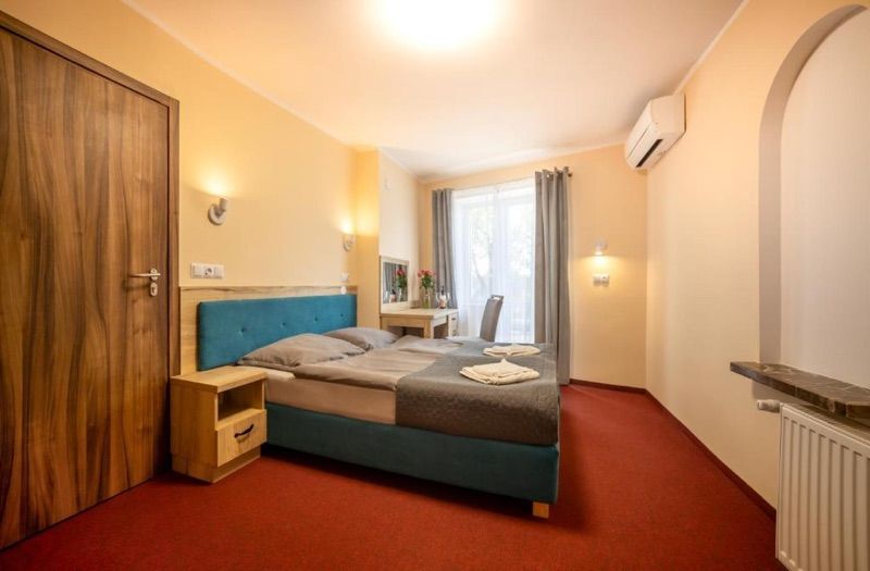 Złote Pióro, place to stay near Nisko station