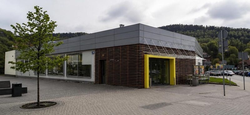 Biedronka, sklep przy dworcu Nowa Ruda