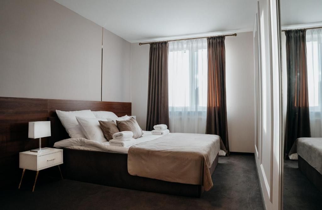 Hotel Resident, place to stay near Nowa Sarzyna station