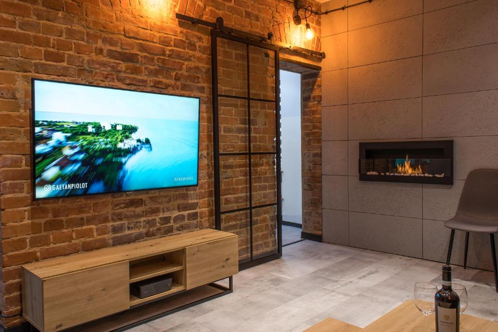 Apartament Black Loft, place to stay near Nysa station