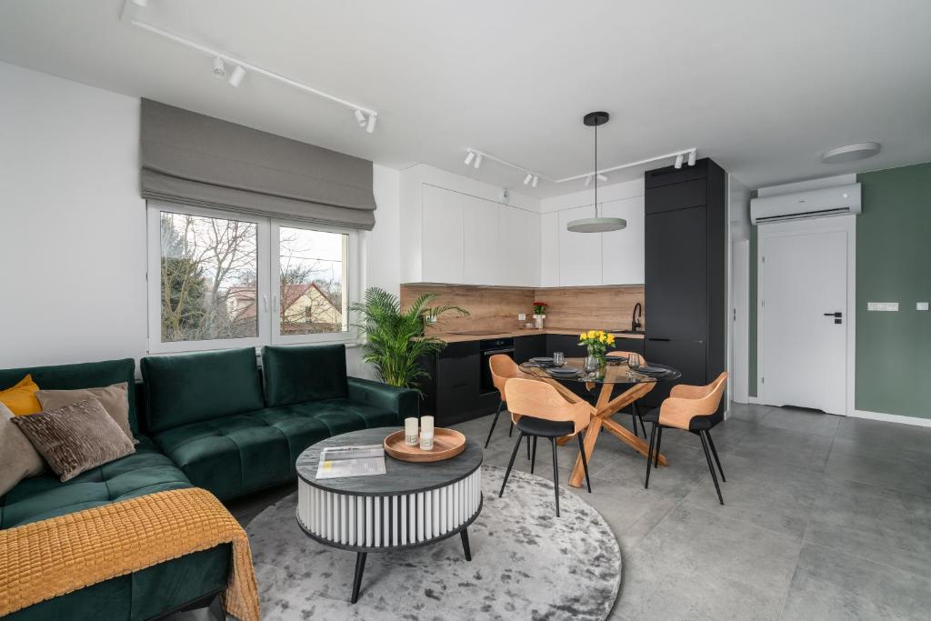 Green Heaven Modern Suites, place to stay near Oława Zachodnia station