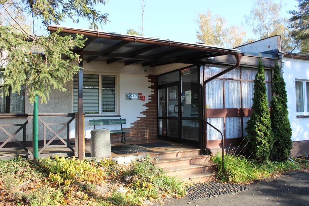 Hotel Sportowy, place to stay near Ostrzeszów station