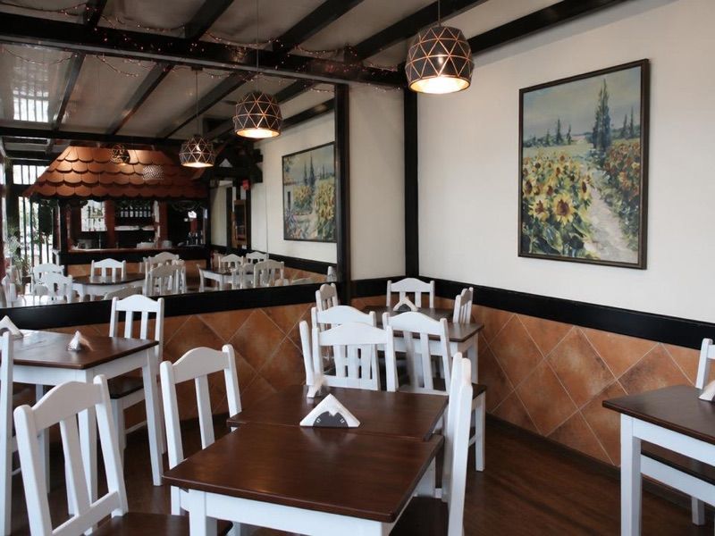 Pizzeria Słoneczniki - Makarony I Burgery I Pizza Piaseczno, okolice dworca Piaseczno