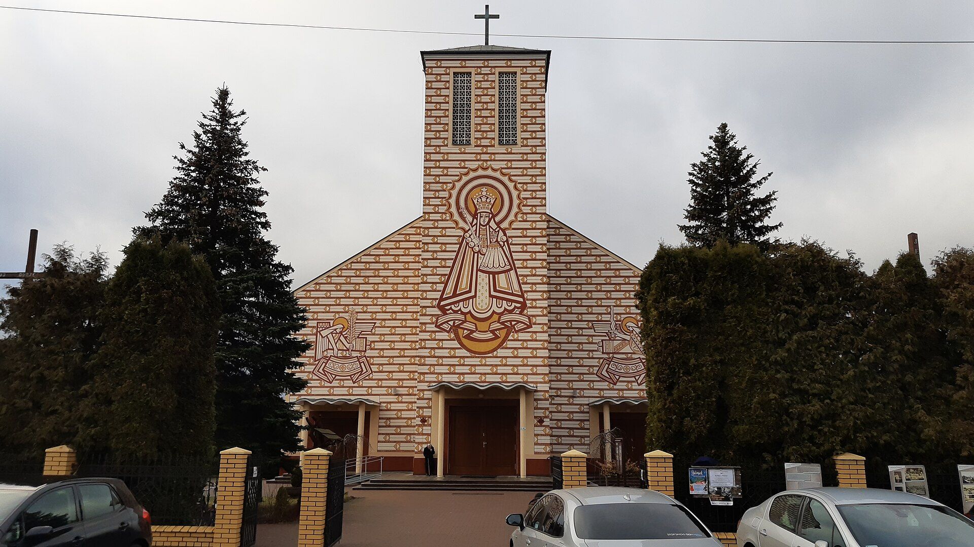 Parafia rzymskokatolicka Matki Bożej Kodeńskiej, atrakcja w pobliżu dworca Pilawa