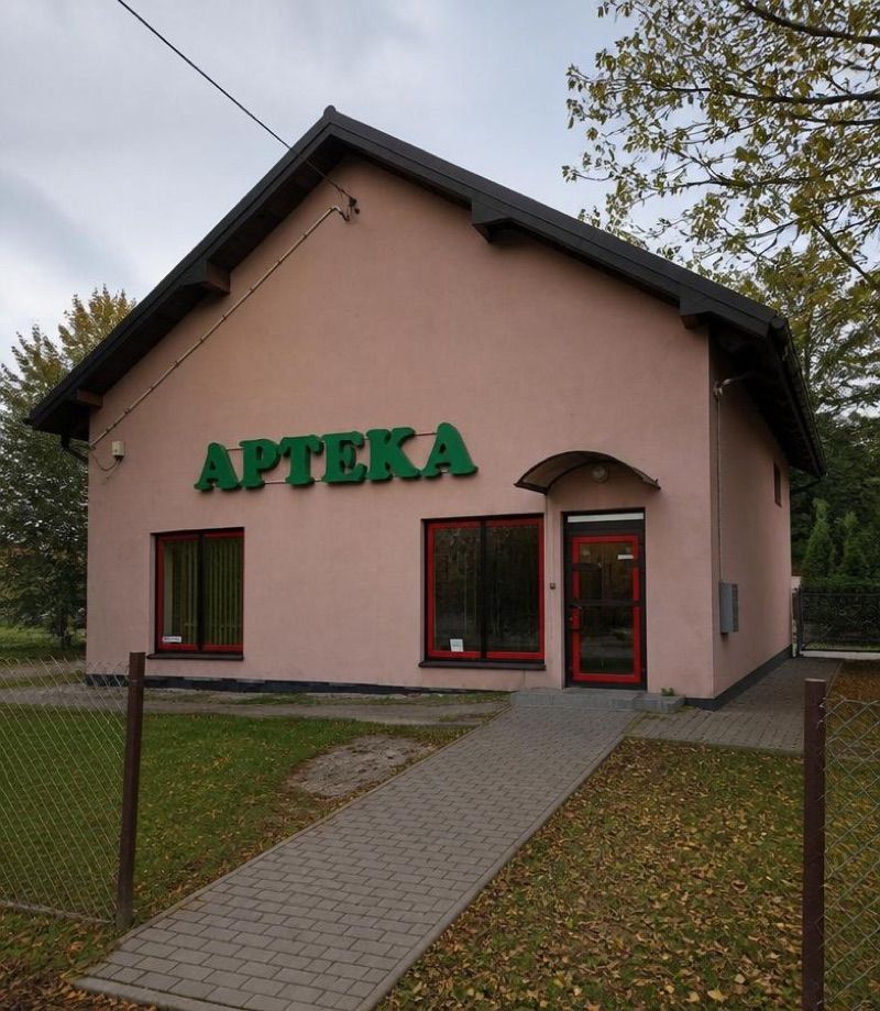 Apteka, sklep przy dworcu Pilawa