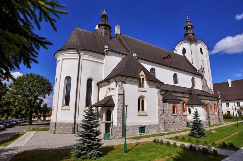 Kościół pw. św. Marii Magdaleny w Poroninie, atrakcja w pobliżu dworca Poronin