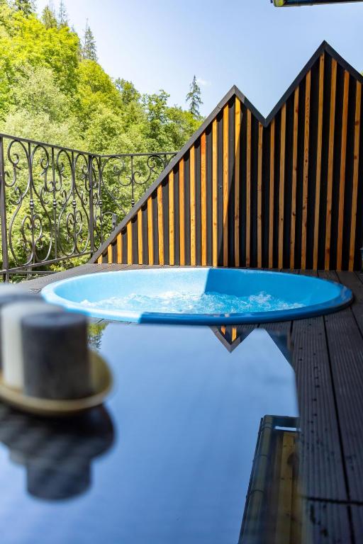 Domek Sauna & Jacuzzi, place to stay near Poronin station
