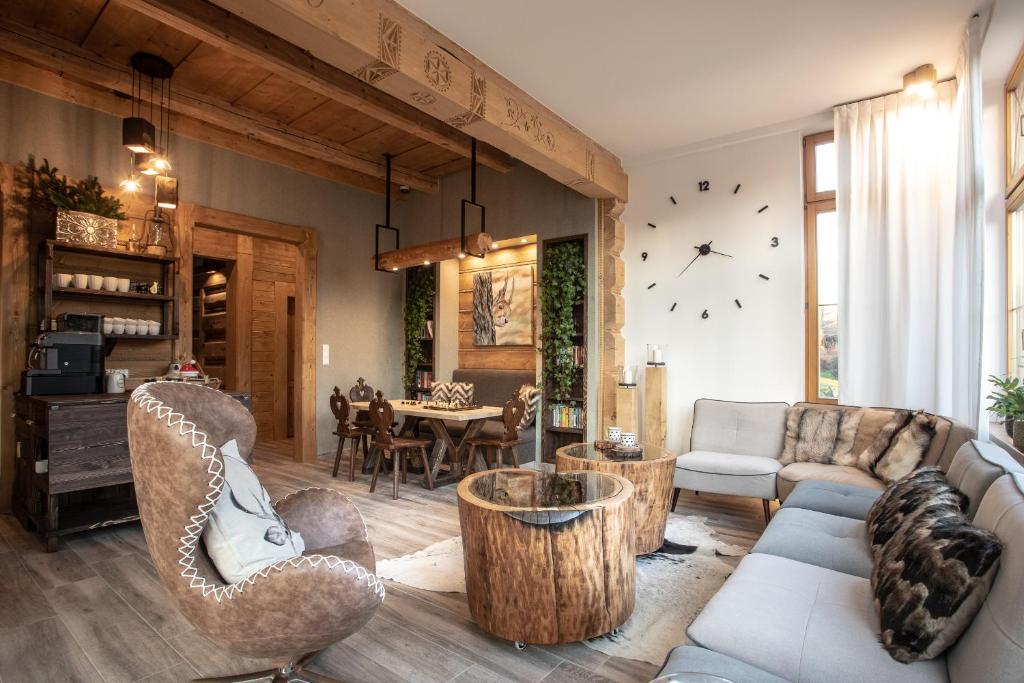 Niedźwiedzia Residence Garden & Sauna, place to stay near Poronin station