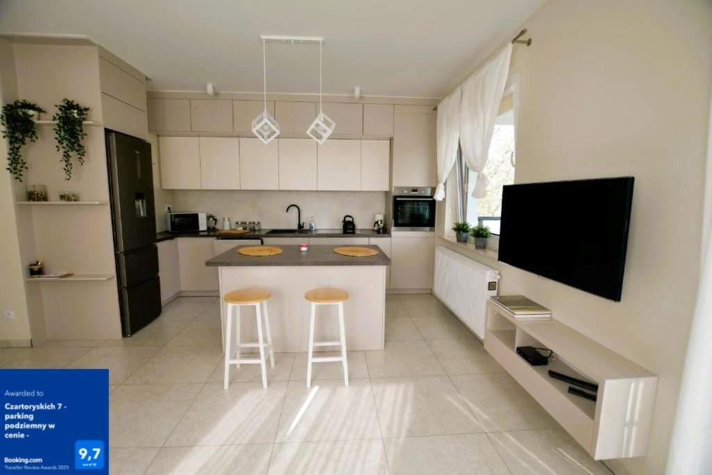 CZARTORYSKICH 7 - 3 pokoje - Faktura - Parking w cenie !!, place to stay near Puławy Miasto station