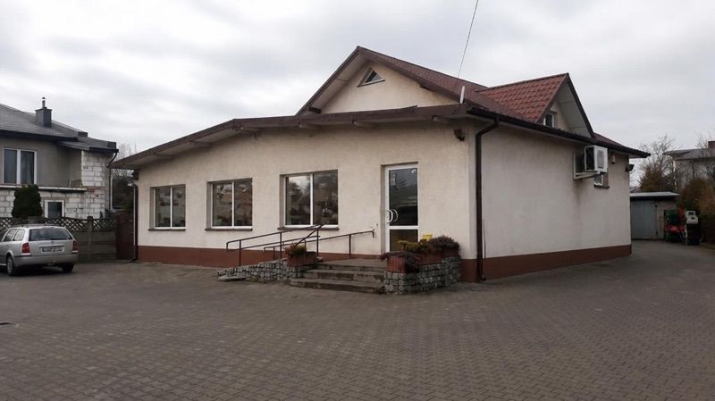 Delikatesy Premium, sklep przy dworcu Radomsko