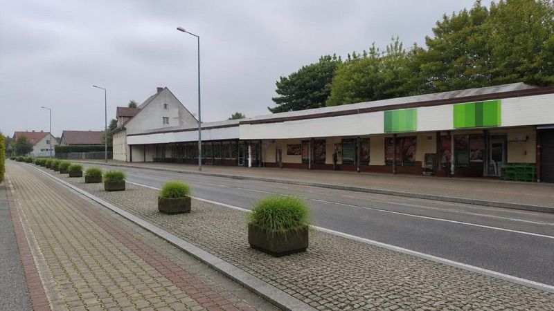Delikatesy Centrum, sklep przy dworcu Ruciane-Nida