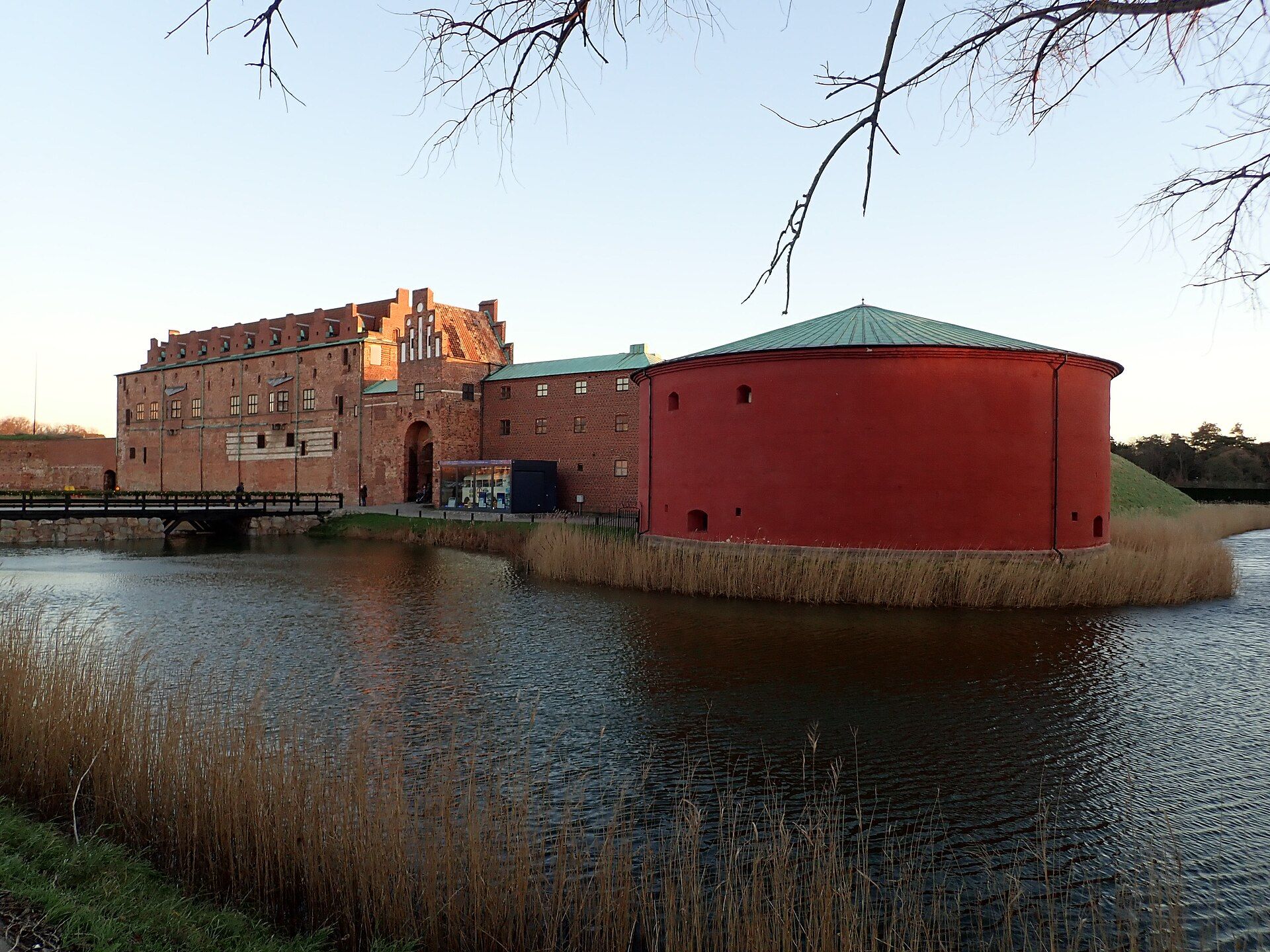 Malmo Museum, atrakcja w pobliżu dworca Malmö Centralstation